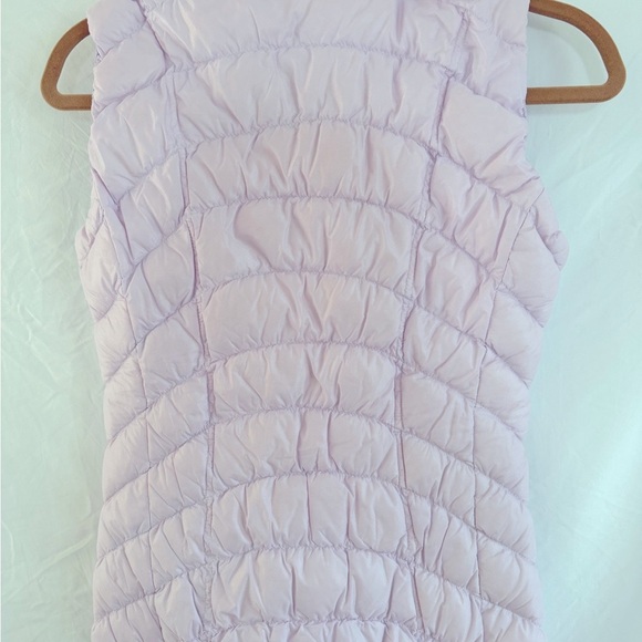 Athleta lightweight puffy vest. - Picture 2 of 4
